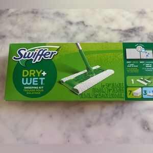 NWT Swiffer Dry+Wet Sweeping Kit